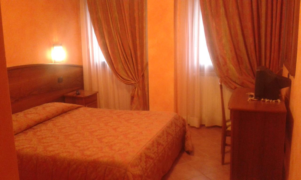 Hotel Cristallo Cerreto Laghi Habitación foto